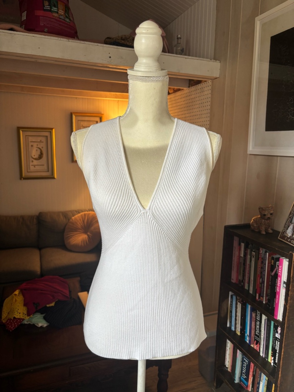 White Ribbed V-Neck Sleeveless Knit Top
